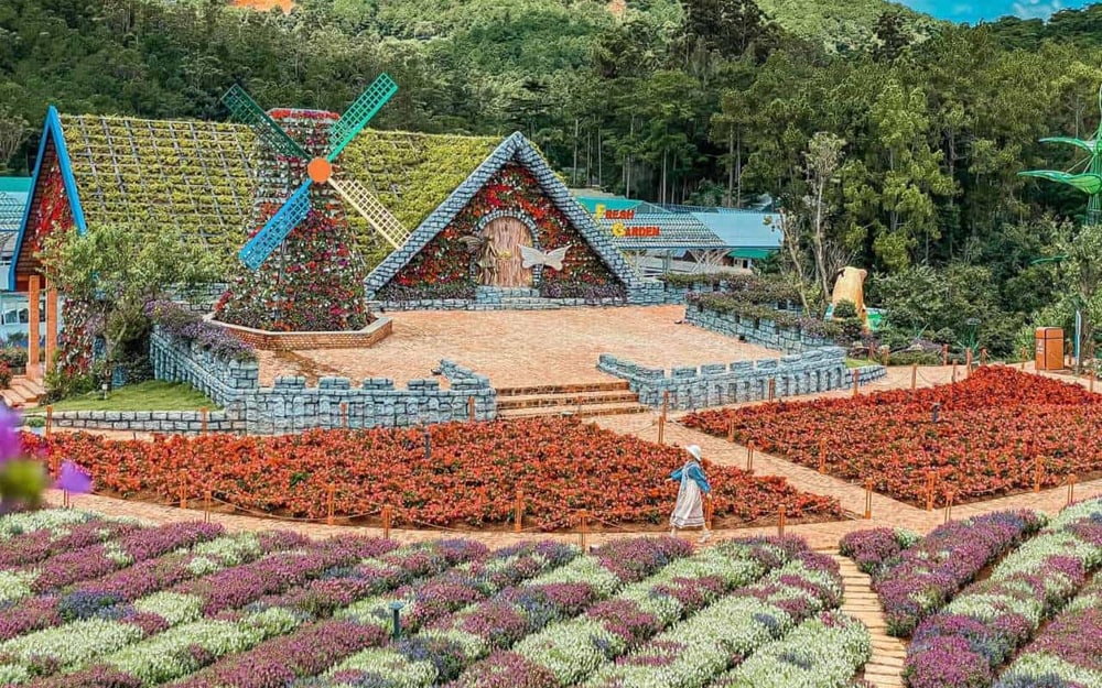 Vườn hoa Vạn Thành rộng hơn 200hecta với những góc máy “sống ảo” triệu view